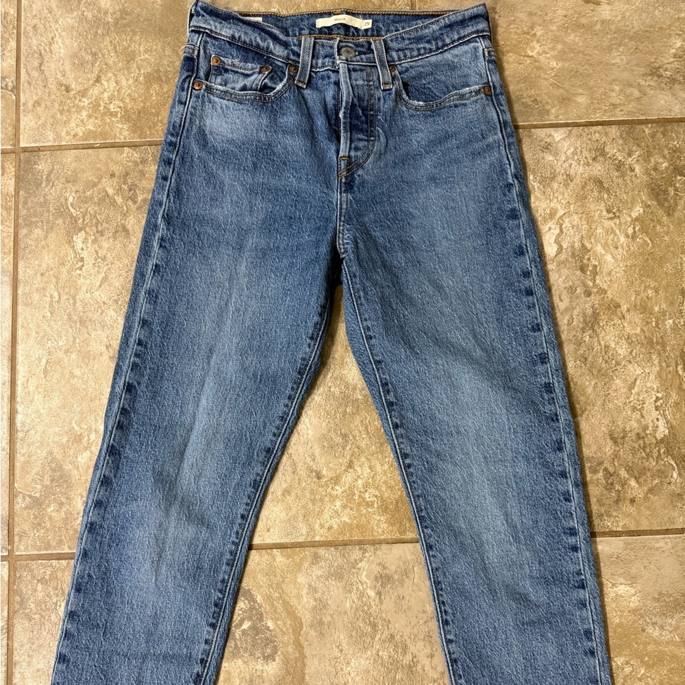 Levi's Women's Straight-Leg Jeans in Medium Blue Wash